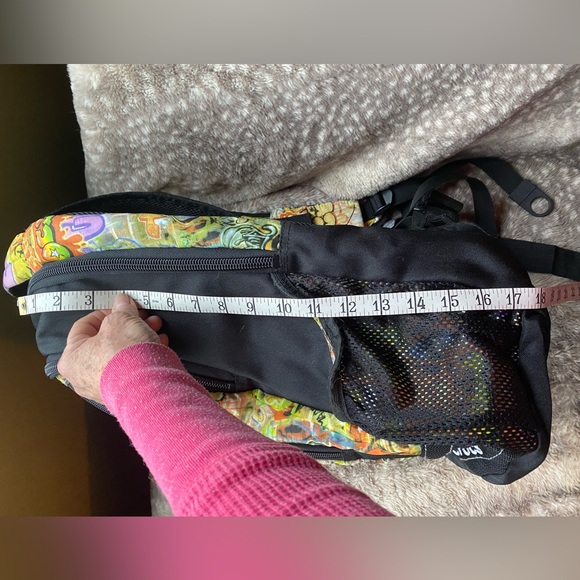 Rare excellent CROCS full-size backpack Alligator Graffiti multicolor w/jibbitz! - Picture 10 of 14